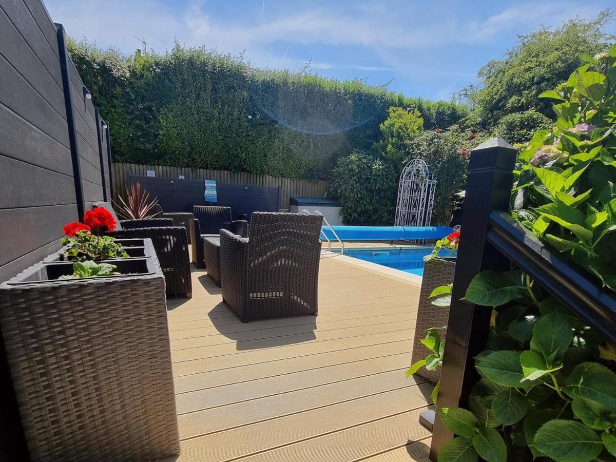 Beautiful Apartment With Private Pool Near Tenby Kilgetty Luaran gambar