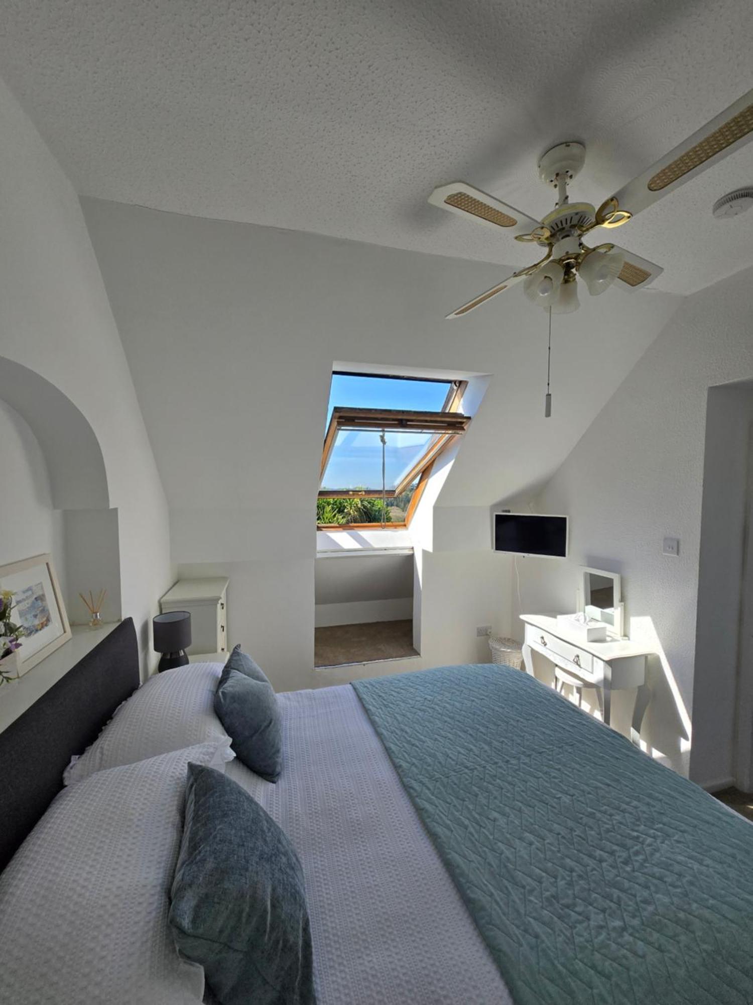 Beautiful Apartment With Private Pool Near Tenby Kilgetty Luaran gambar